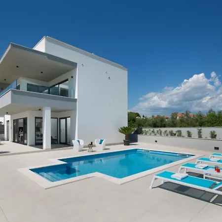 Daire Fasana-apartment 3 By Vivi Rent *